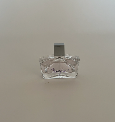 Миниатюра парфюмерной воды Marry me! от Lanvin. Франция, 2010-е гг. 
Объем 4,5 мл. 
Состояние 