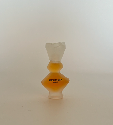 Миниатюра парфюмерной воды Regine's. Франция, 1990-е гг. 
Объем 5 мл. 
Высота флакона 6 см. 