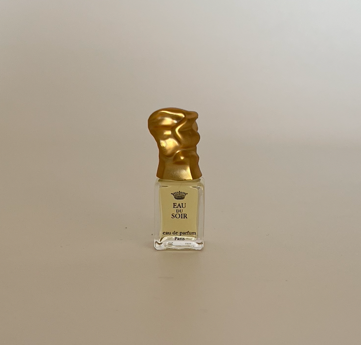 Миниатюра парфюмерной воды Eau du Soir от Sisley. Франция, 2000-е гг. 
Объем 2 мл. 
Высота 4,5 