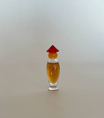 Миниатюра туалетной воды Tocade от Rochas. Франция, 1990-2000-е гг. 
Объем 3 мл. 
Состояние 