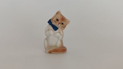 [без резерва] Коллекционная фарфоровая фигурка кота в синем галстуке-бабочке из серии &laquo;Cats of 
