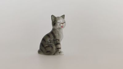 [без резерва] Коллекционная фарфоровая фигурка дымчатого кота из серии &laquo;Cats of Character&raquo;. США: 