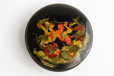 Голиков Николай Иванович (1924–2011) - Шкатулка &laquo;Битва&raquo;. СССР, п. Палех, 1977. 
Папье-маше, яичная 