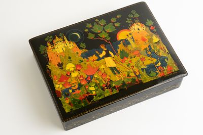 Голиков Николай Иванович (1924–2011) - Шкатулка &laquo;Косец&raquo;. СССР, п. Палех, 1989. 
Папье-маше, яичная 