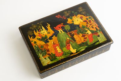 Голиков Николай Иванович (1924–2011) - Шкатулка &laquo;Сенокос&raquo;. СССР, п. Палех, 1970-е гг. 
Папье-маше 