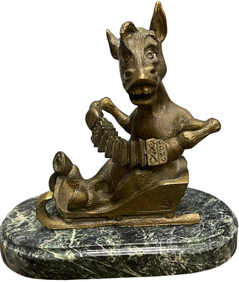 Бронзовая статуэтка "Конь в санях". . Бронза, литье, змеевик. 
Высота - 14 см. Основание - 15 х 