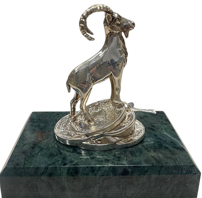 Статуэтка "Козерог". Серебро 925 пробы. Литье, чеканка, змеевик. 
Высота - 9 см. Основание - 10 