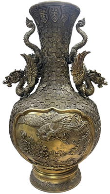 Бронзовая ваза "Дракон и Феникс". Китай. ХХ век. Бронза, литье, чеканка, патина. 
Высота - 38 