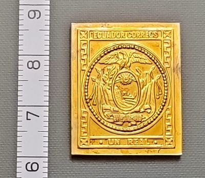 1865. Ecuador = 1 Real. Coat of Arms 
ПЕРВАЯ ПОЧТОВАЯ МАРКА ЭКВАДОРА 
Золотая реплика первой 