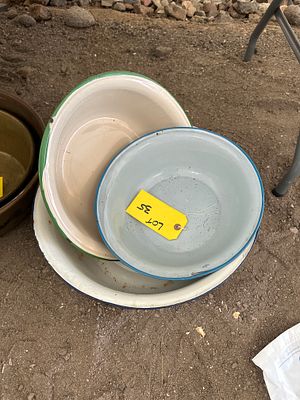3x enamel bowls