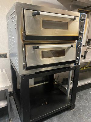 1x Adexa double pizza oven
comes with stand
970mm x 880mm 1662mm high