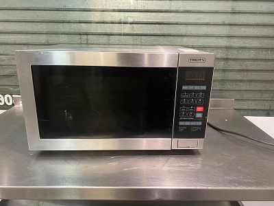 1x Tricity microwave
510mm wide x 365mm deep x 305mm high