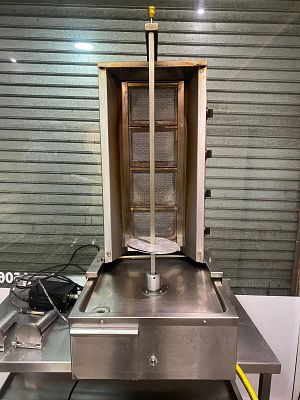 1x Easycut 4 gas burner rotisserie 
comes with remote and 2x cutters