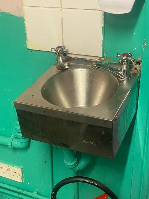 1x mixed lot 
small stainless steel hand sink 
soap dispenser, wet chemical fire extinguisher