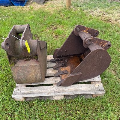 2 x digger buckets