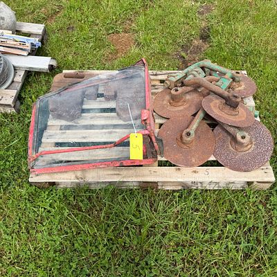 5 x kverneland plough posts, 2x 165 MF weights (vintage), 1 x MF165 Door and Glass