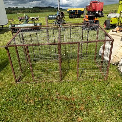 Wire mesh coop with 2 x panels