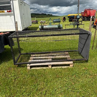 Wire mesh crate