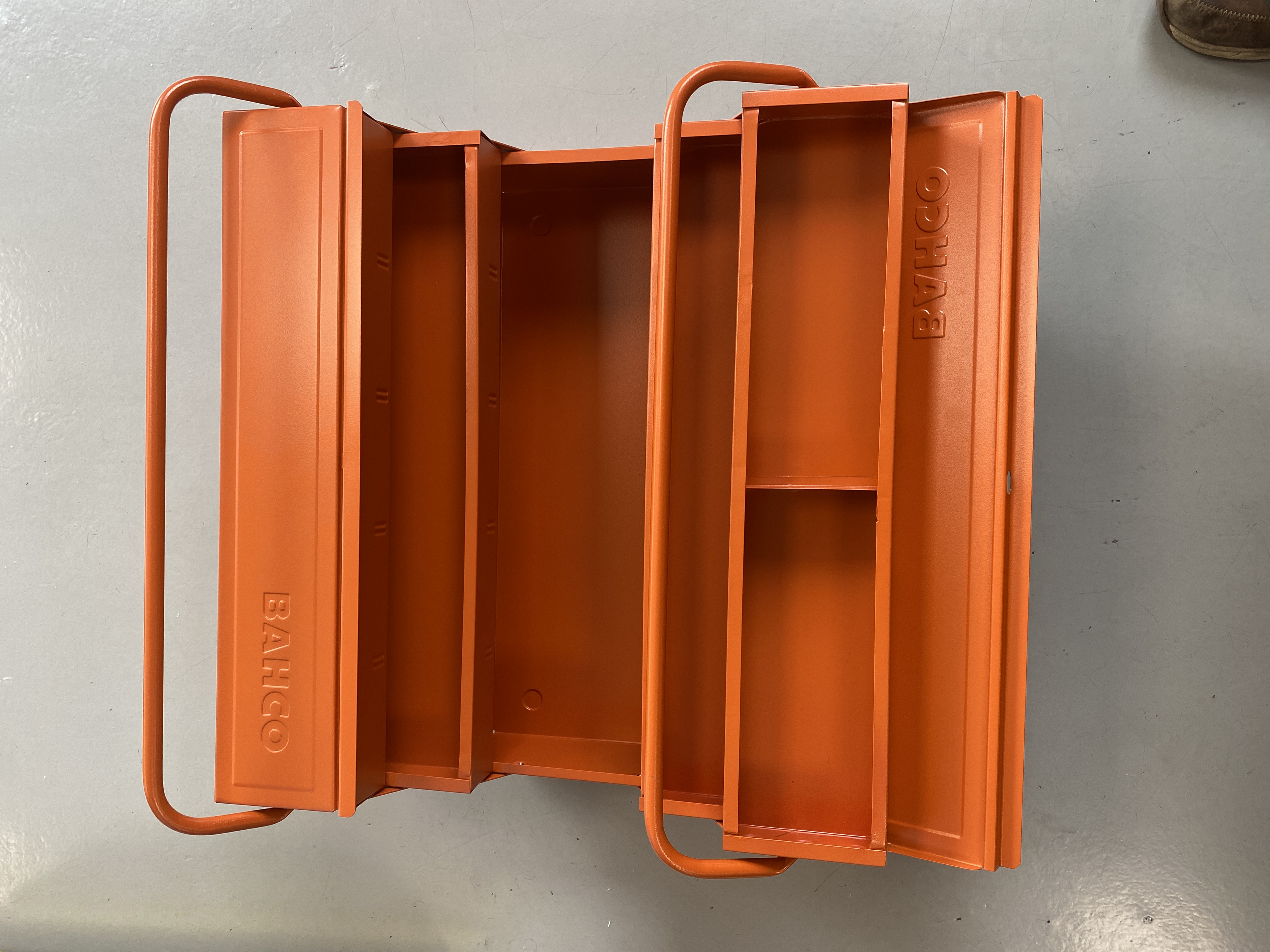 * Bahco 3149-OR Five-Tray Cantilever Metal Toolbox in Orange