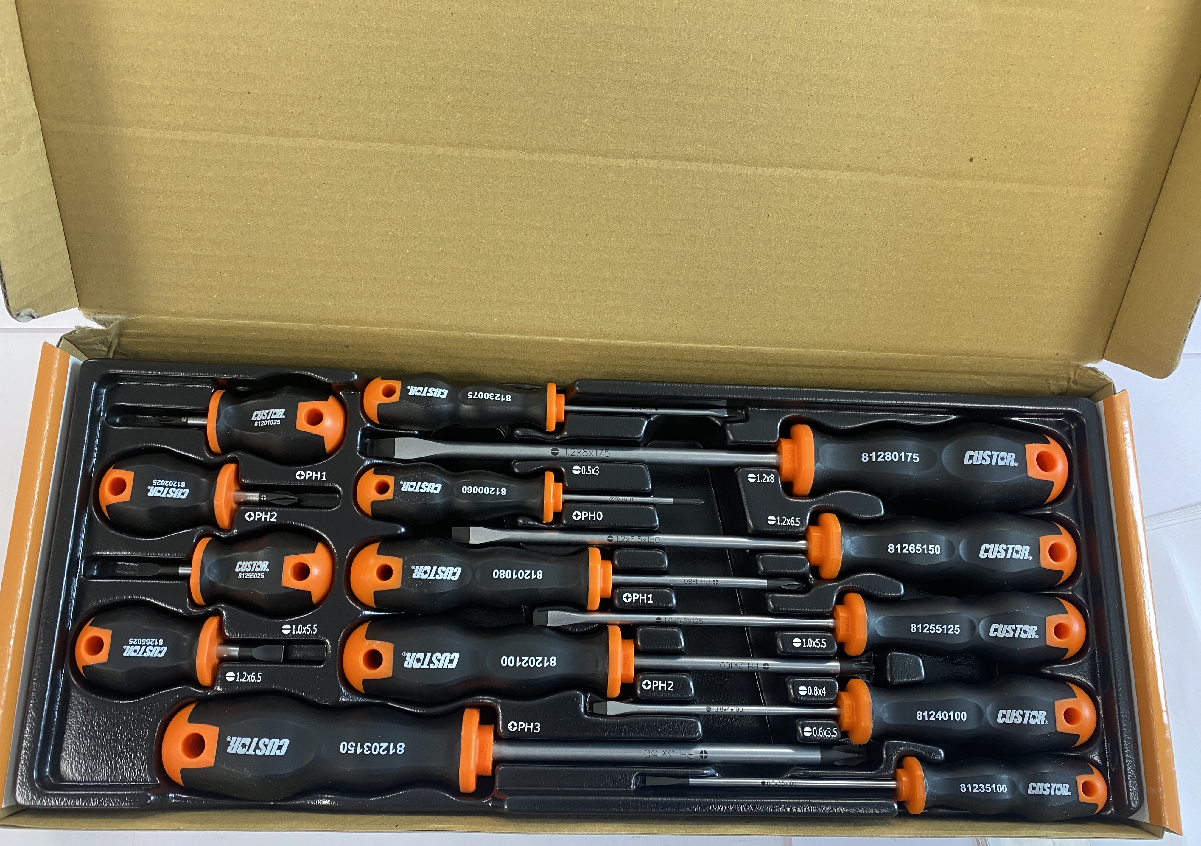 * Custor 14-Piece Slotted and Phillips Screwdriver Set