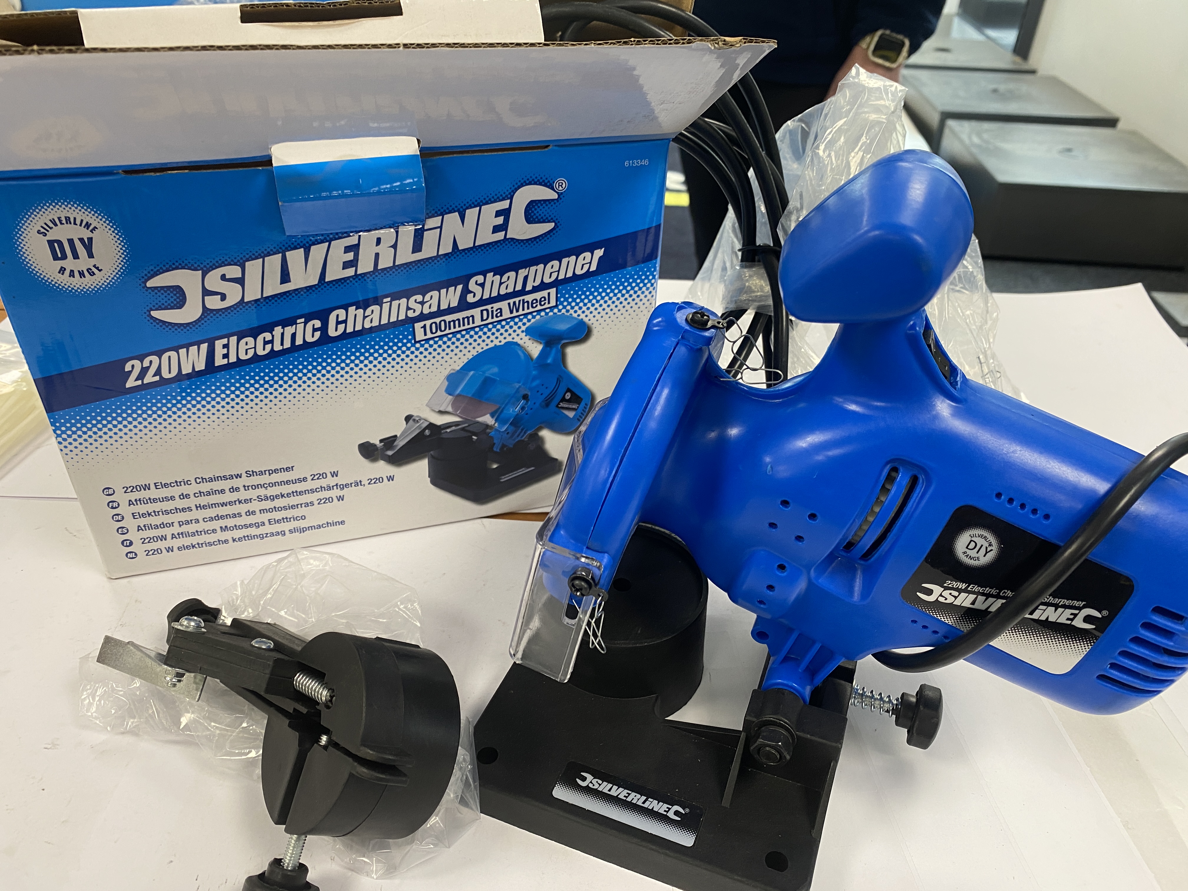 * Silverline 220W Electric Chainsaw Sharpener with Original Packaging