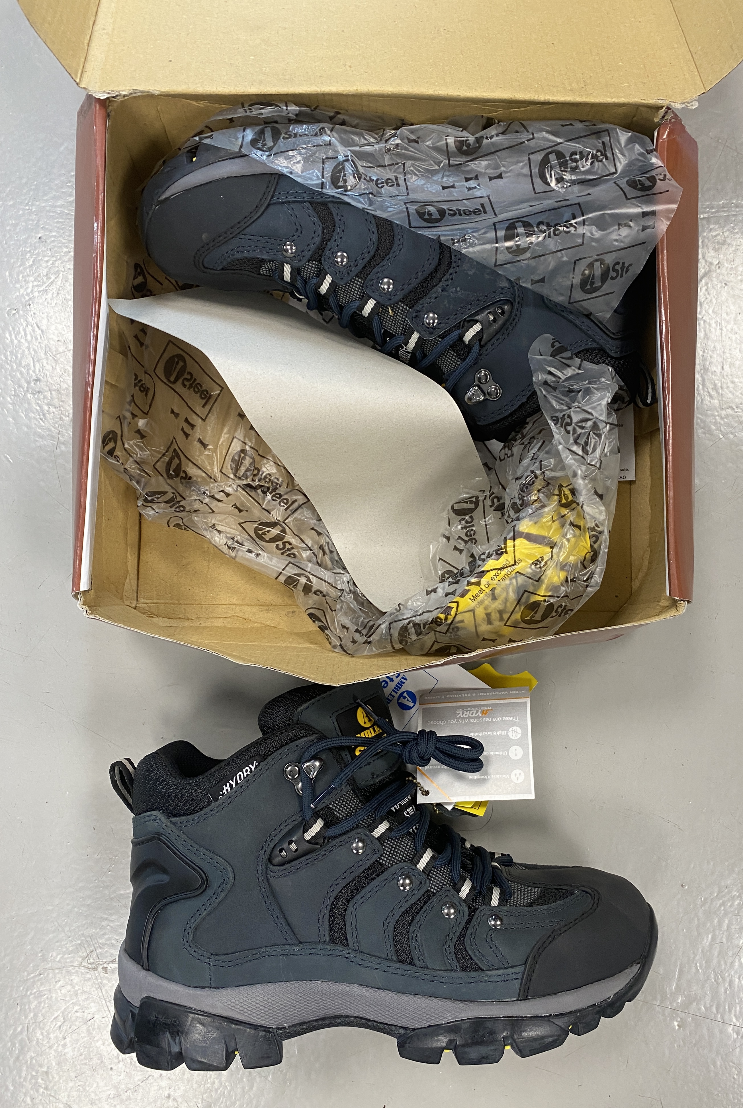 A Pair of Amblers Safety HYDRY Waterproof Lace-Up Work Boots New in Box size 7
