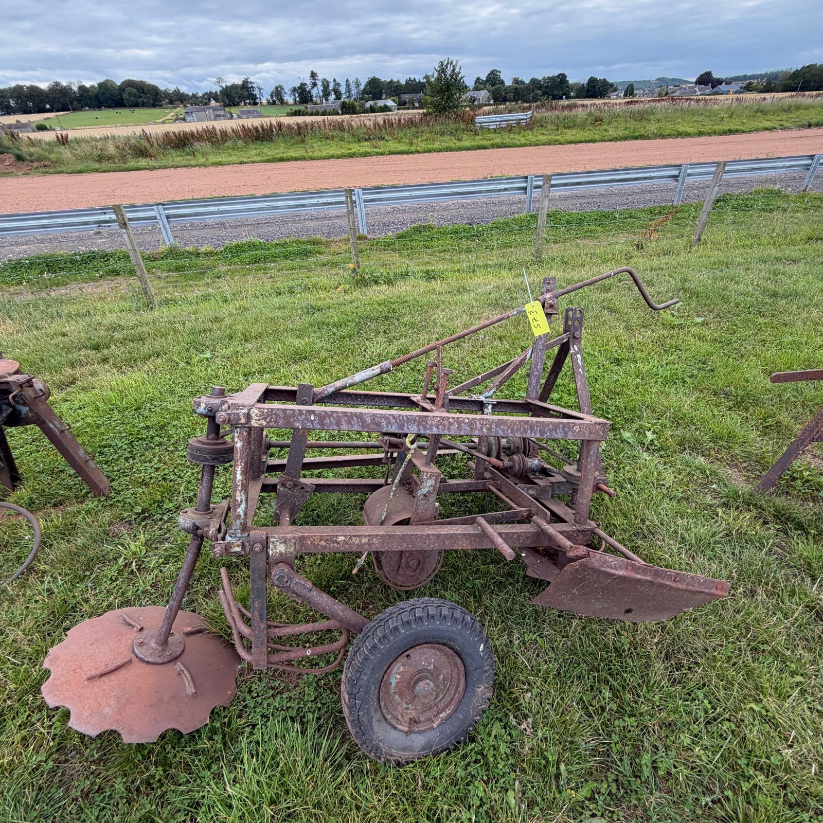 Lot 573
