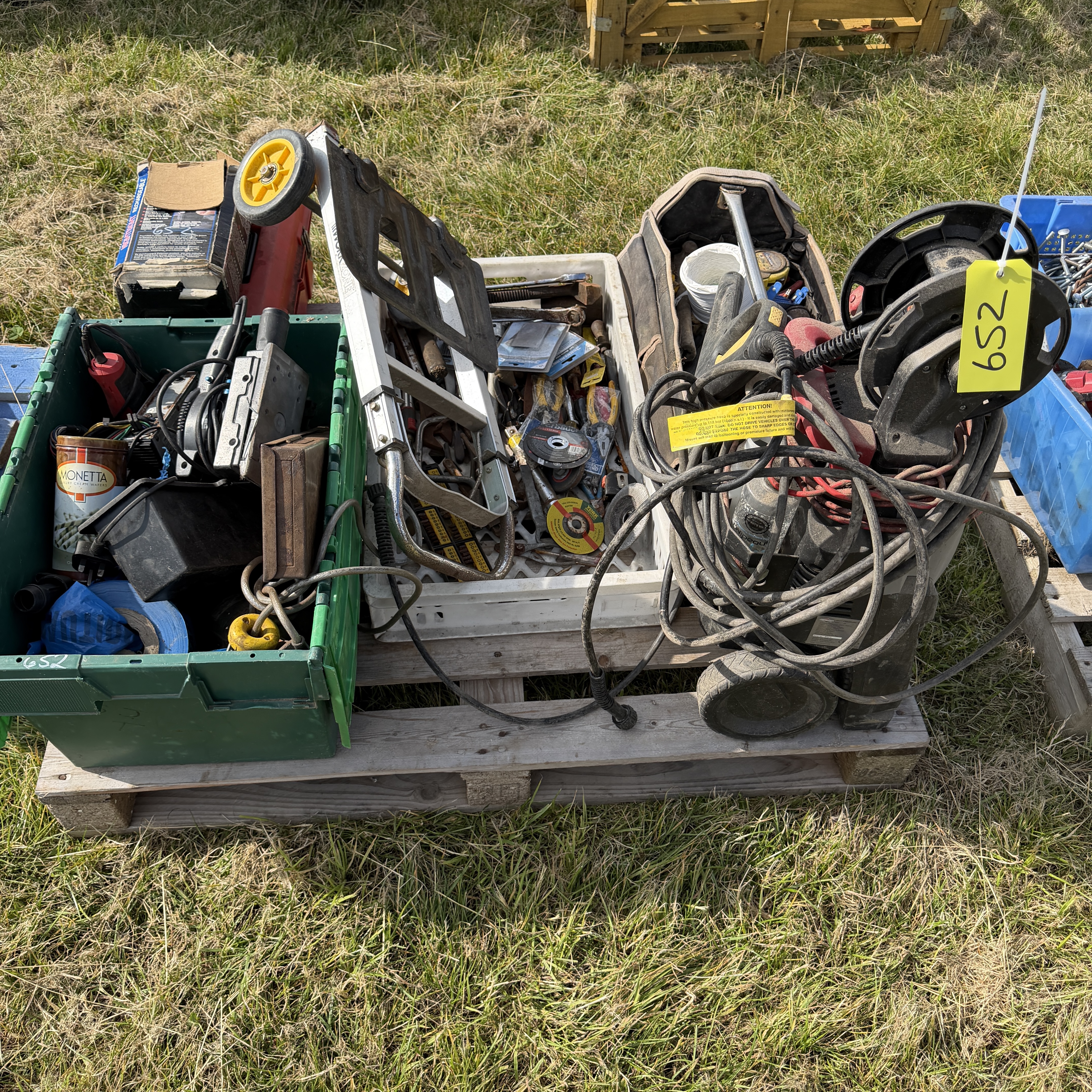 Lot 652