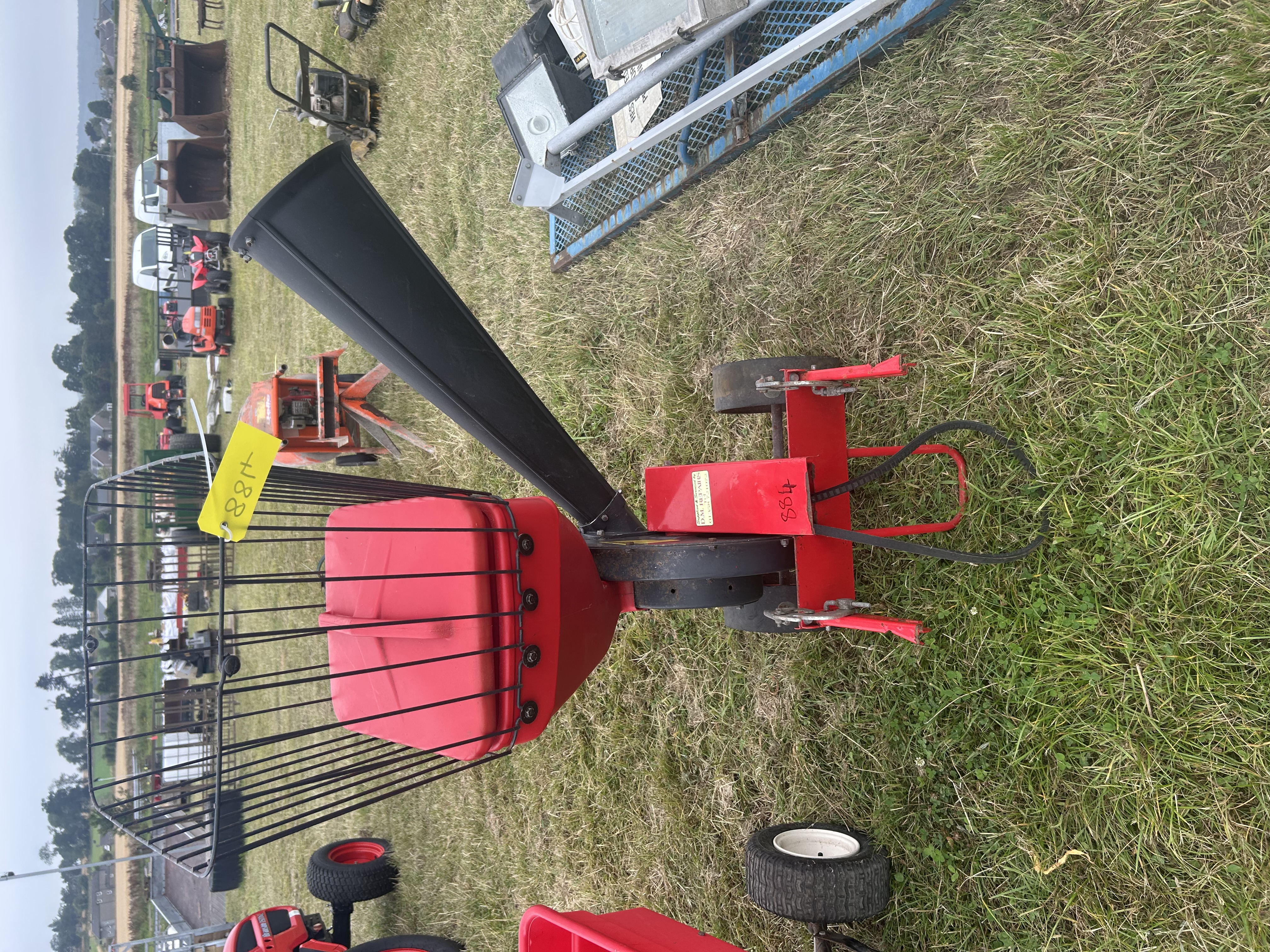 Lot 884