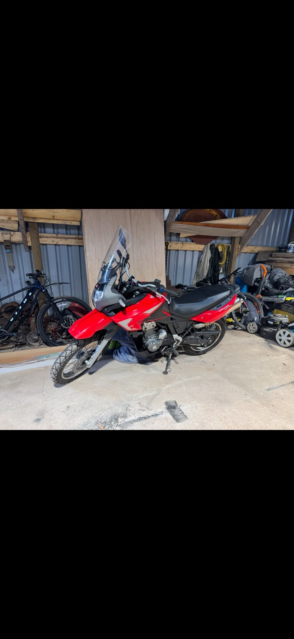 Aprilia Pegaso 650 trailReg: SP09CPZ650ccMileage: 19660V5 needs applied