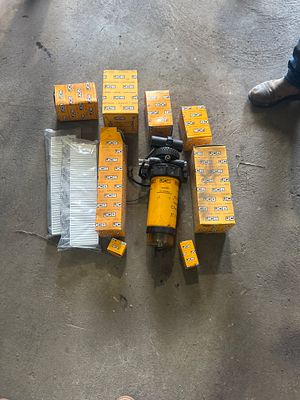 *. JCB fuel filters and water separator