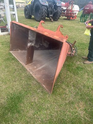 *. Hydraulic loading shovel