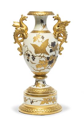 VASO IN PORCELLANA, INIZI XX SECOLO. BEL VASO IN PORCELLANA, INIZI XX SECOLO a smalto bianco con 