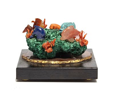 COMPOSIZIONE CON MALACHITE, CINA XX SECOLO raffigurante fondo marino con elementi in pietre 