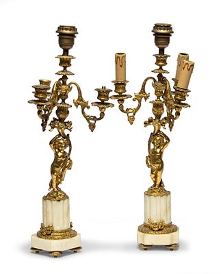 COPPIA DI CANDELABRI, INIZI XIX SECOLO. COPPIA DI CANDELABRI IN BRONZO DORATO, INIZI XIX SECOLO 