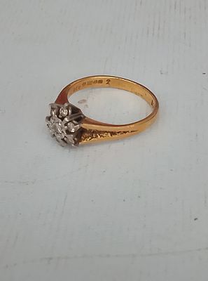 Hallmarked 18ct gold and diamond ring, 4.2 grams gross