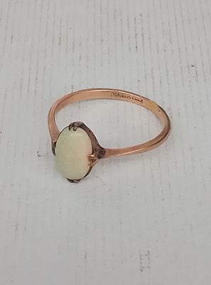 9ct gold and Opel ring, 1.4 grams gross