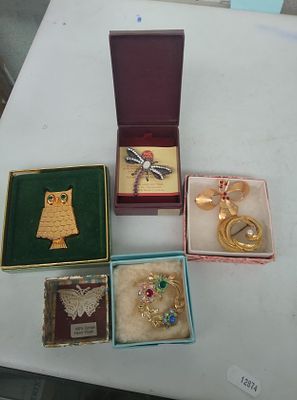 Qty of quality modern costume jewellery