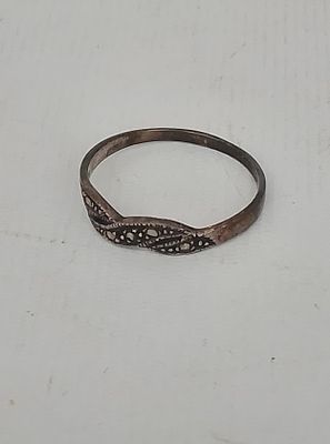 Ladies silver ring