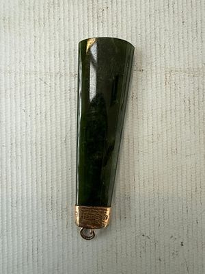 9ct gold and jade pendant