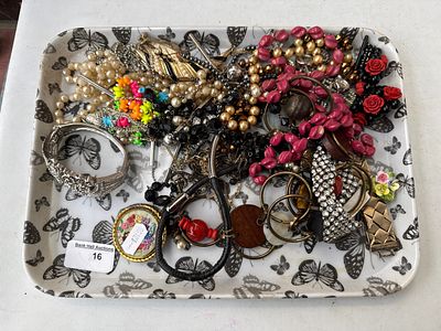 Selection of jewellery