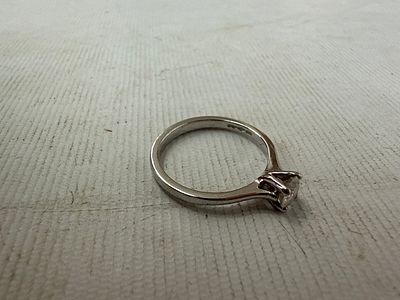 Platinum ring with white stone, weight 4 grams