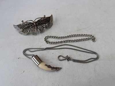 Lot inc necklace and pendant, hair clip and bracelet