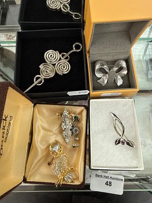 Selection of jewellery