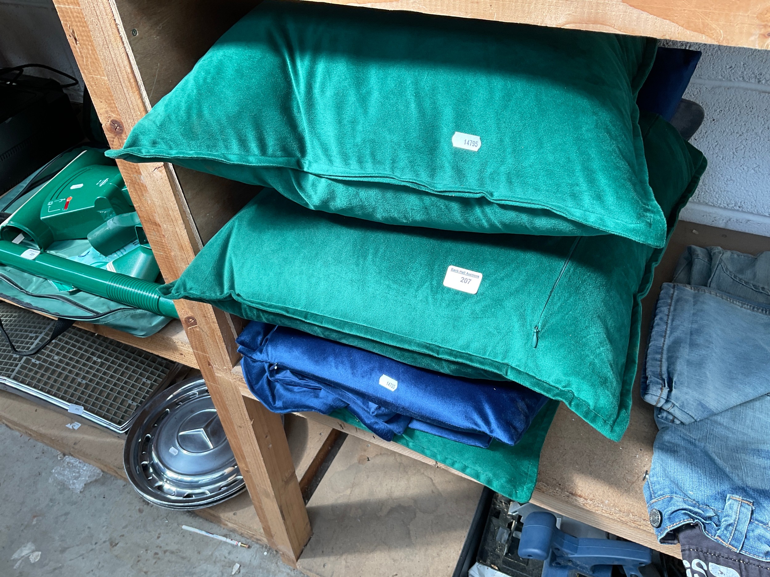 Lot 207