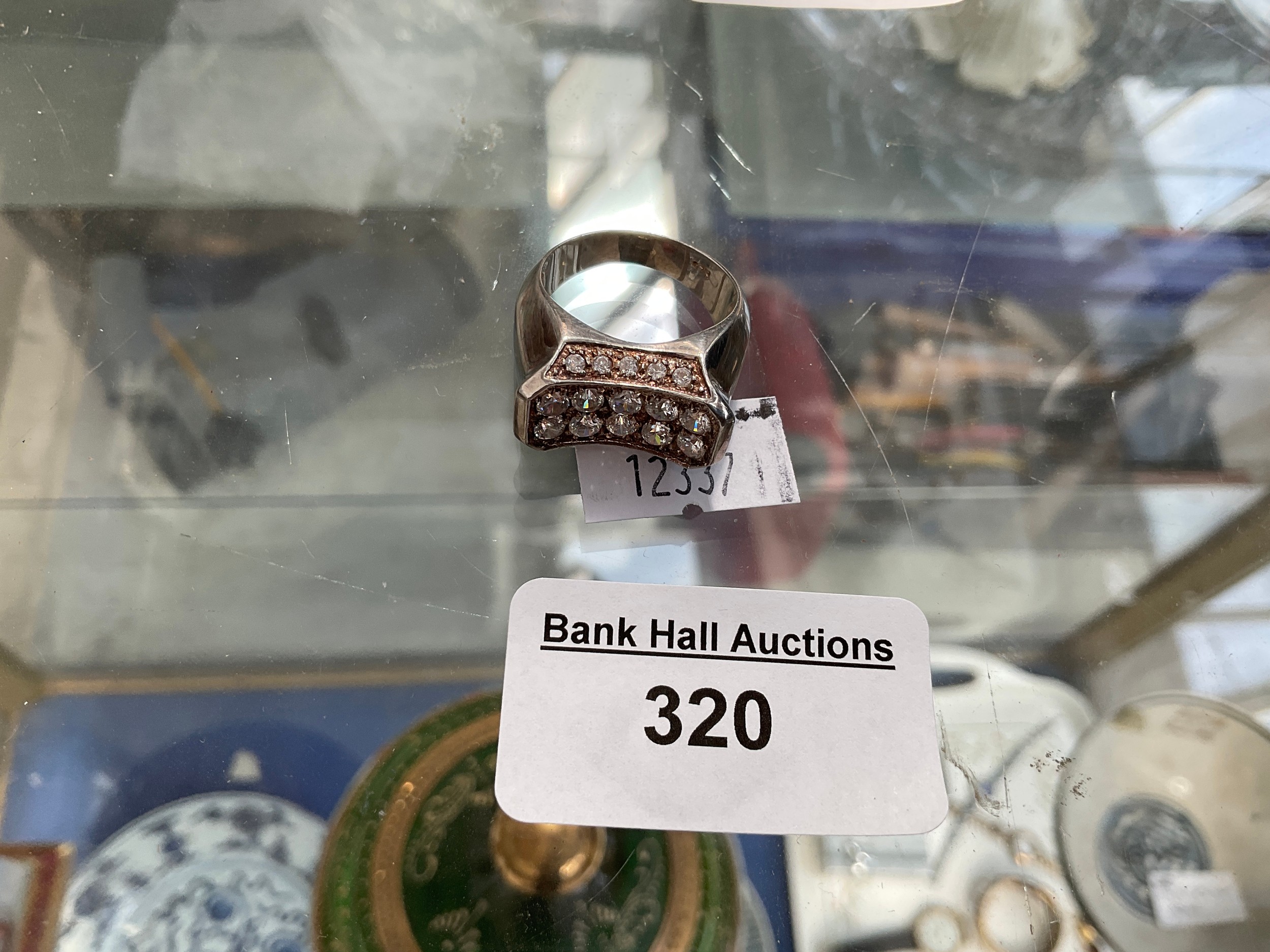 Lot 320