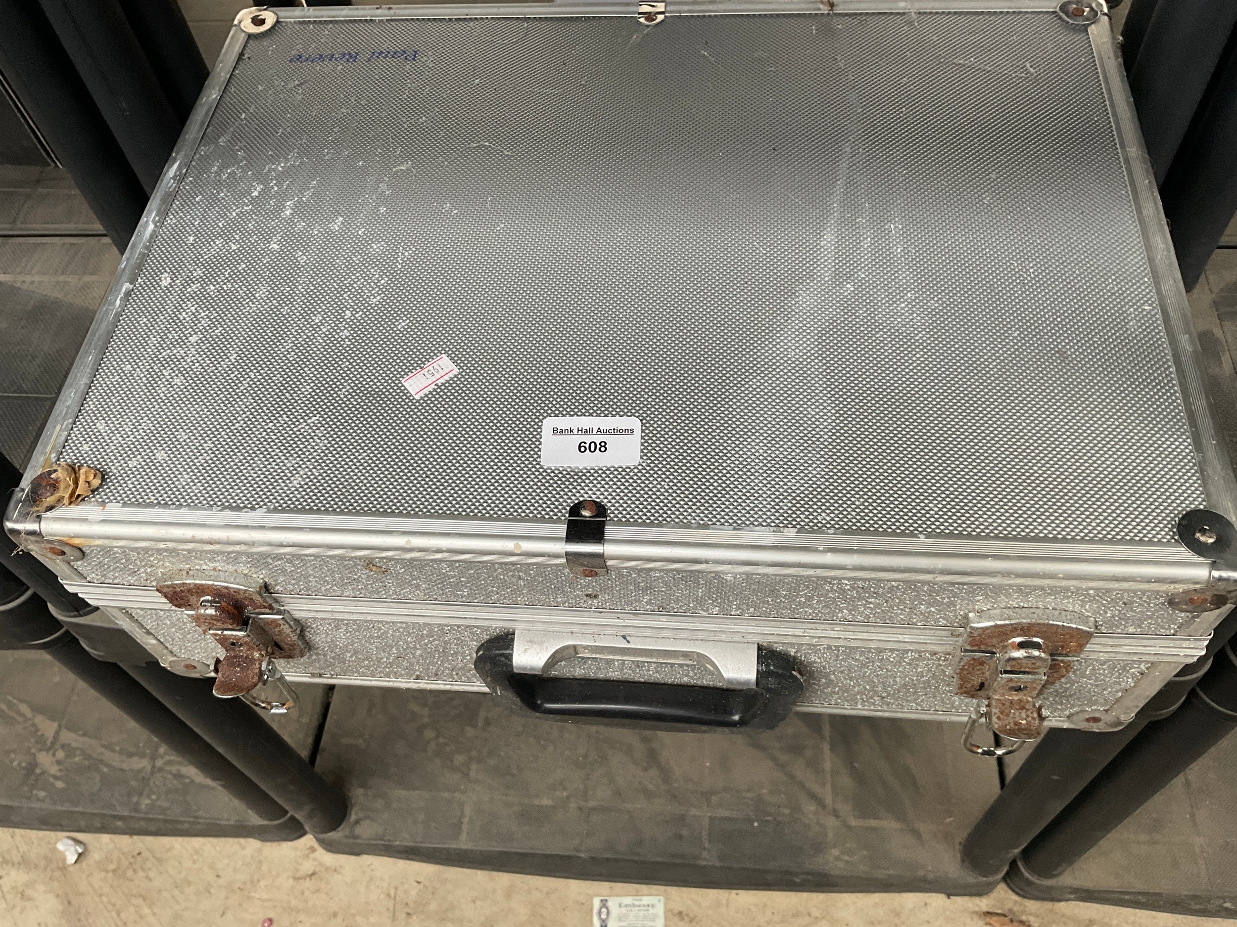 Lot 608