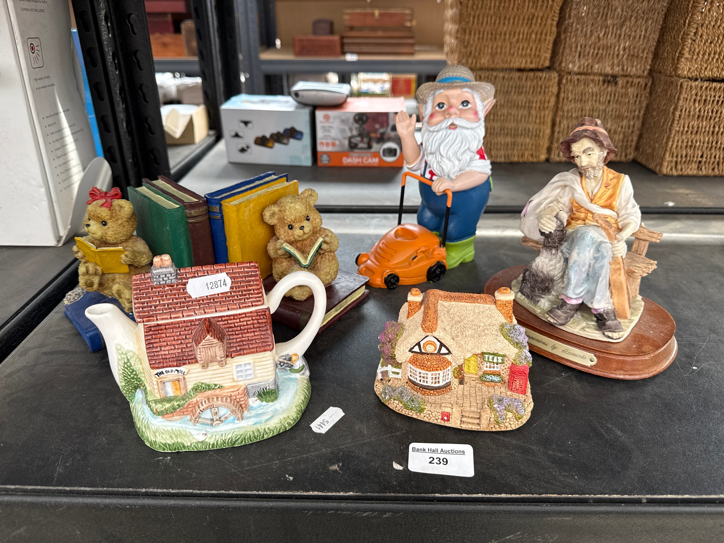 Lot 239