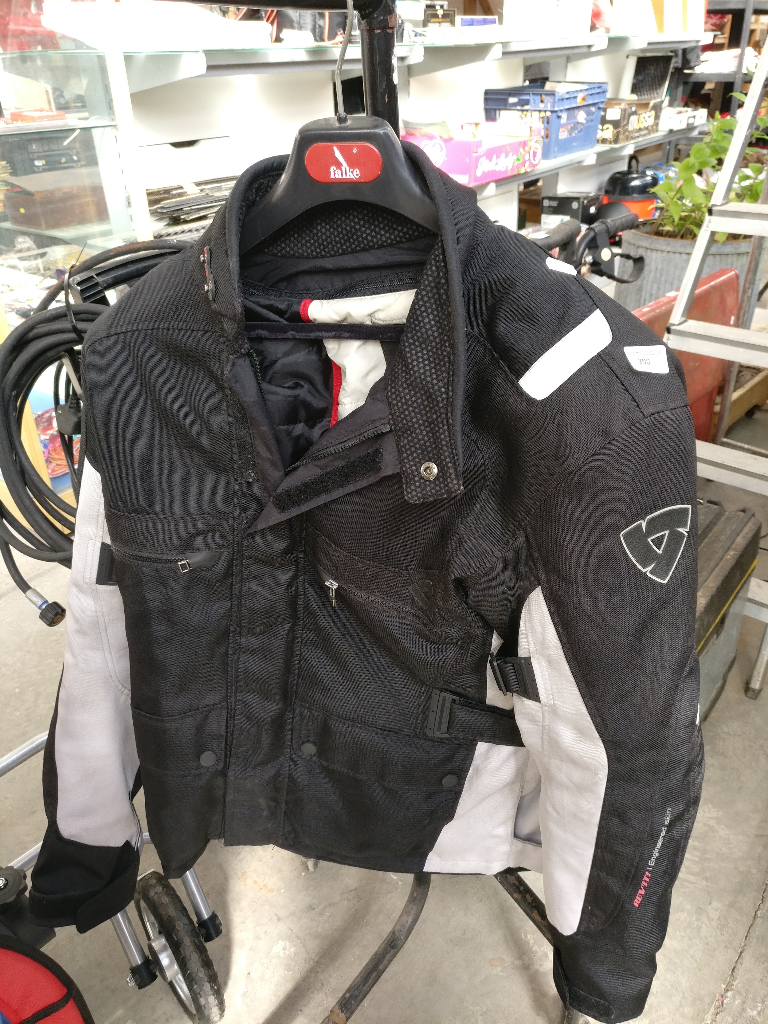 Lot 390