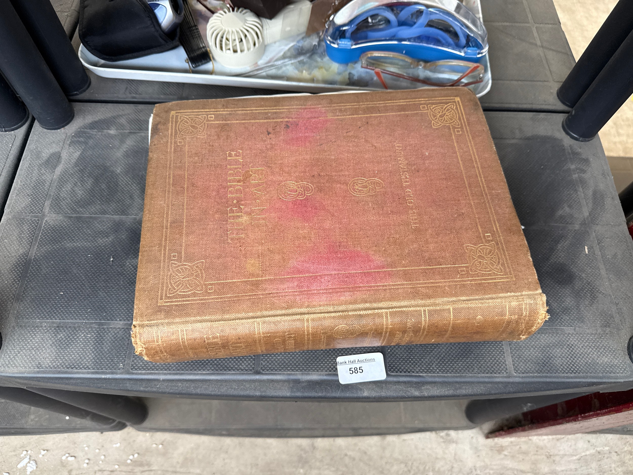 Lot 585